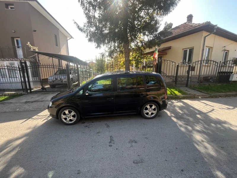 VW Touran, снимка 4 - Автомобили и джипове - 47745997