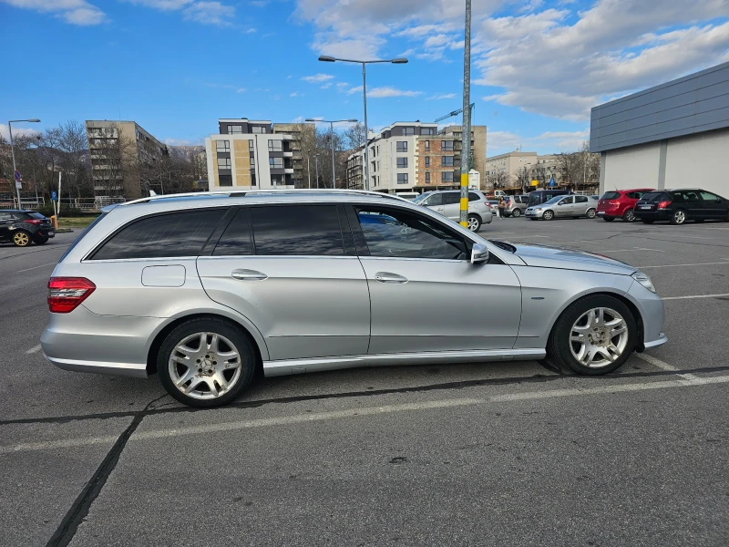 Mercedes-Benz E 220 Amg paket, снимка 8 - Автомобили и джипове - 49548850