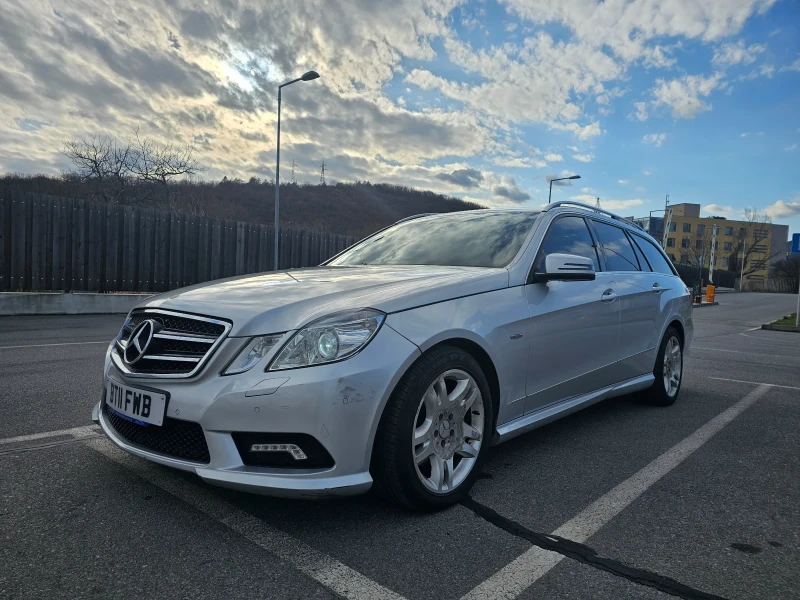 Mercedes-Benz E 220 Amg paket, снимка 3 - Автомобили и джипове - 49548850