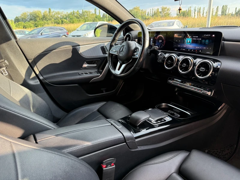 Mercedes-Benz A 220 AMG Line* Keyless Go* 4matic* Panorama* Camera, снимка 11 - Автомобили и джипове - 51226849