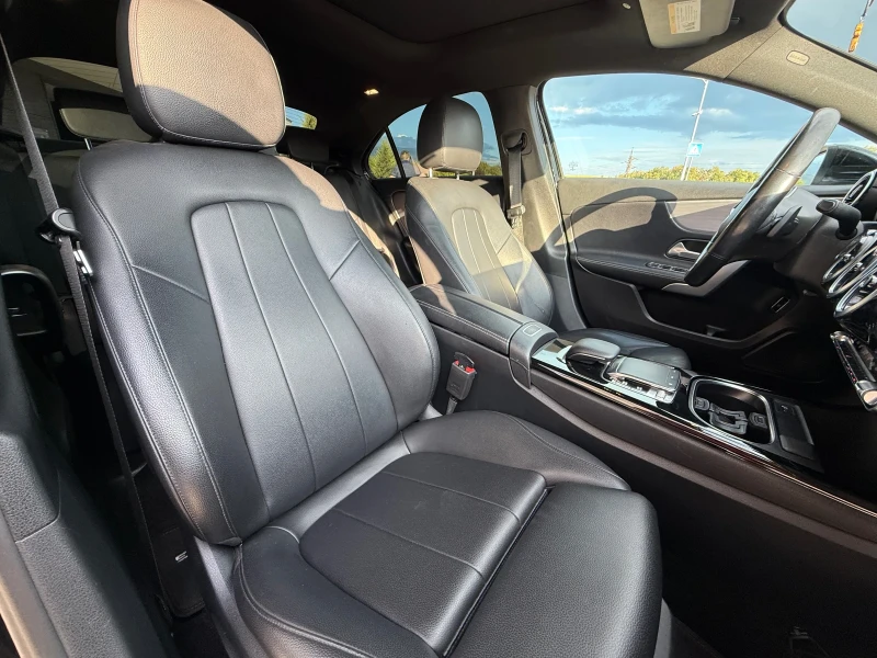 Mercedes-Benz A 220 AMG Line* Keyless Go* 4matic* Panorama* Camera, снимка 9 - Автомобили и джипове - 51226849