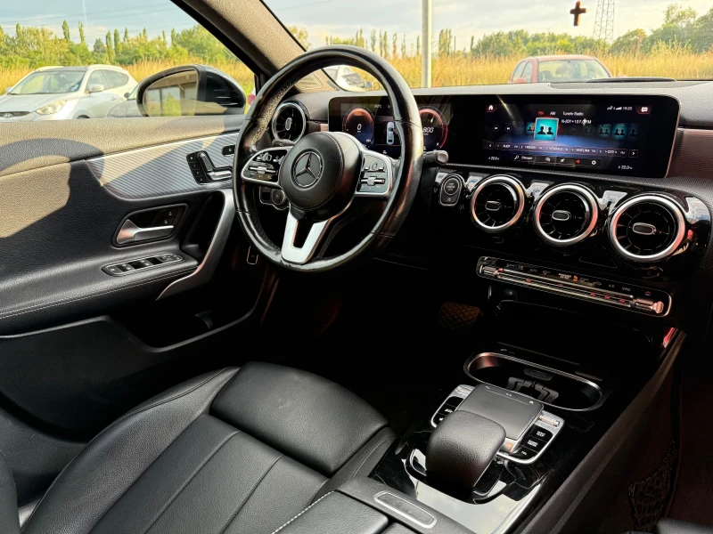 Mercedes-Benz A 220 AMG Line* Keyless Go* 4matic* Panorama* Camera, снимка 10 - Автомобили и джипове - 51226849