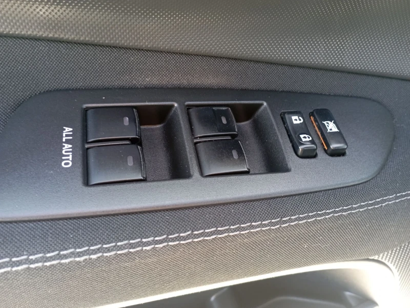 Toyota Auris 2.0D4D, 126кс, снимка 12 - Автомобили и джипове - 52412433