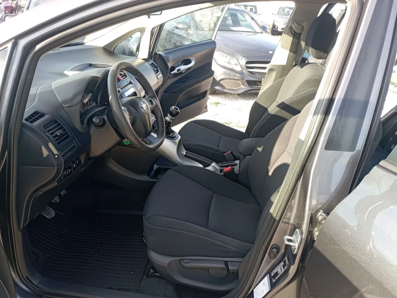 Toyota Auris 2.0D4D, 126кс, снимка 9 - Автомобили и джипове - 52412433