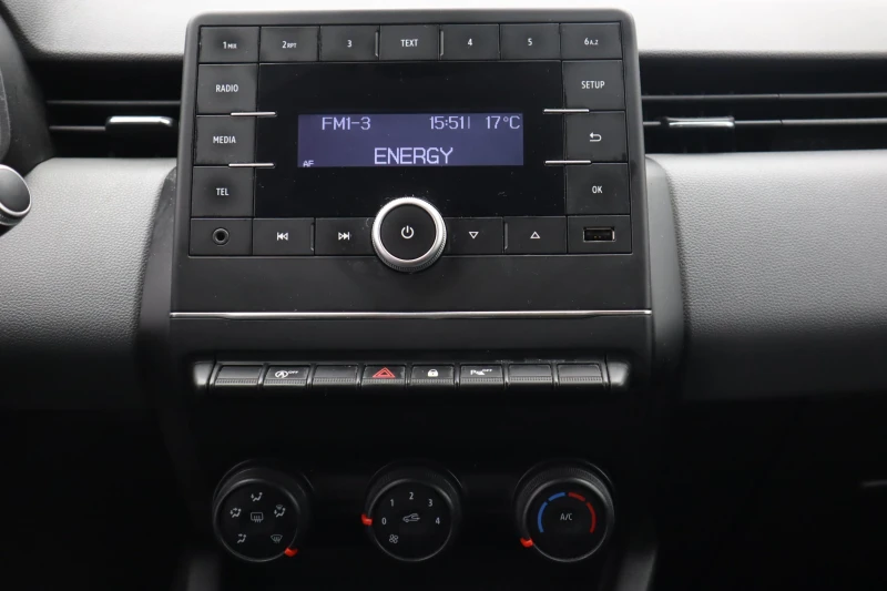 Renault Clio 1.0 tce, снимка 14 - Автомобили и джипове - 52647081