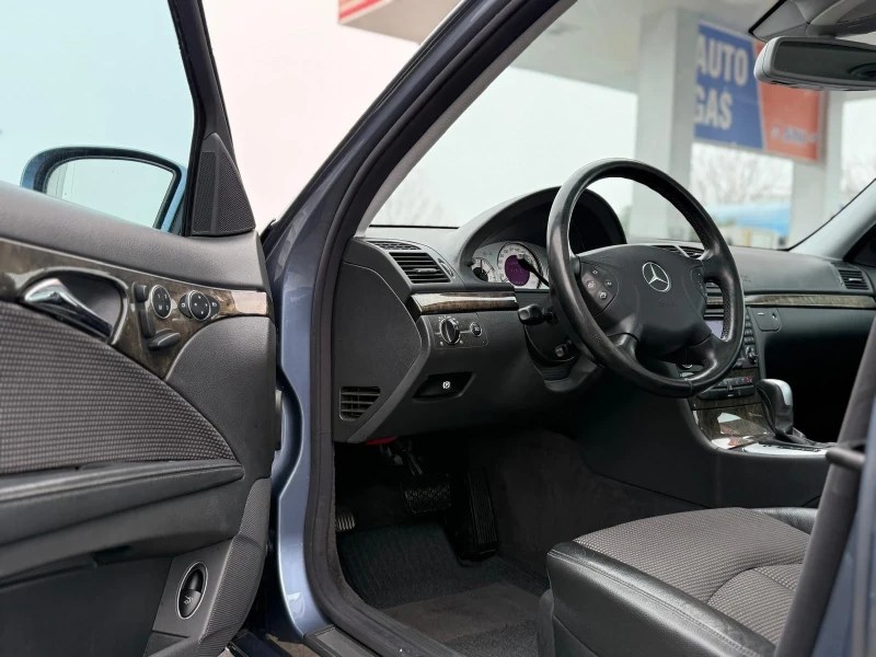 Mercedes-Benz E 320 Avantgarde* Памет* Шибидах, снимка 8 - Автомобили и джипове - 53191113