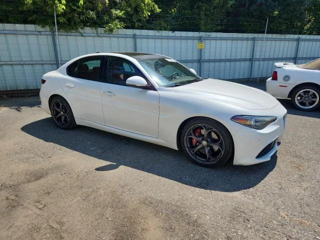 Alfa Romeo Giulia TI* 2.0L, 4 cyl., 276HP - изображение 4