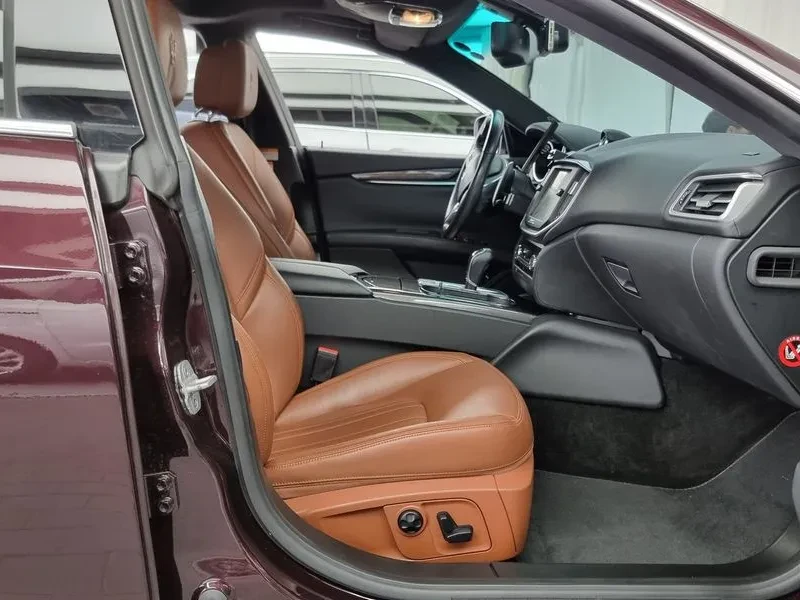 Maserati Ghibli 3.0D, снимка 11 - Автомобили и джипове - 56463218