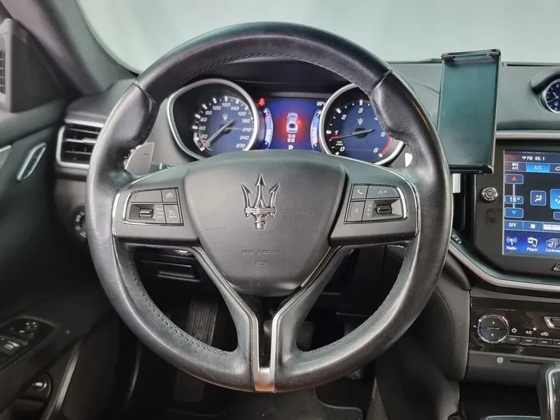Maserati Ghibli 3.0D, снимка 13 - Автомобили и джипове - 56463218