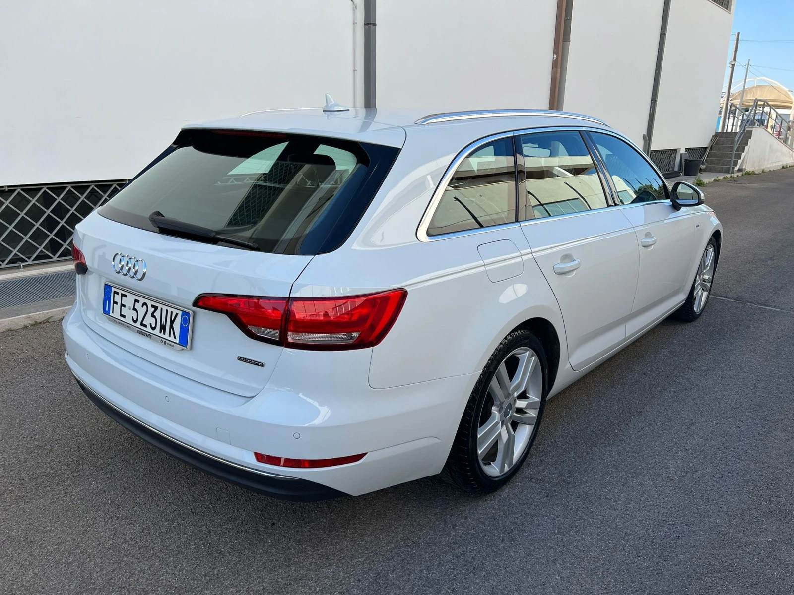 Audi A4 S LINE СОБСТВЕН ЛИЗИНГ/KEYLESS GO/EURO 6B - изображение 6