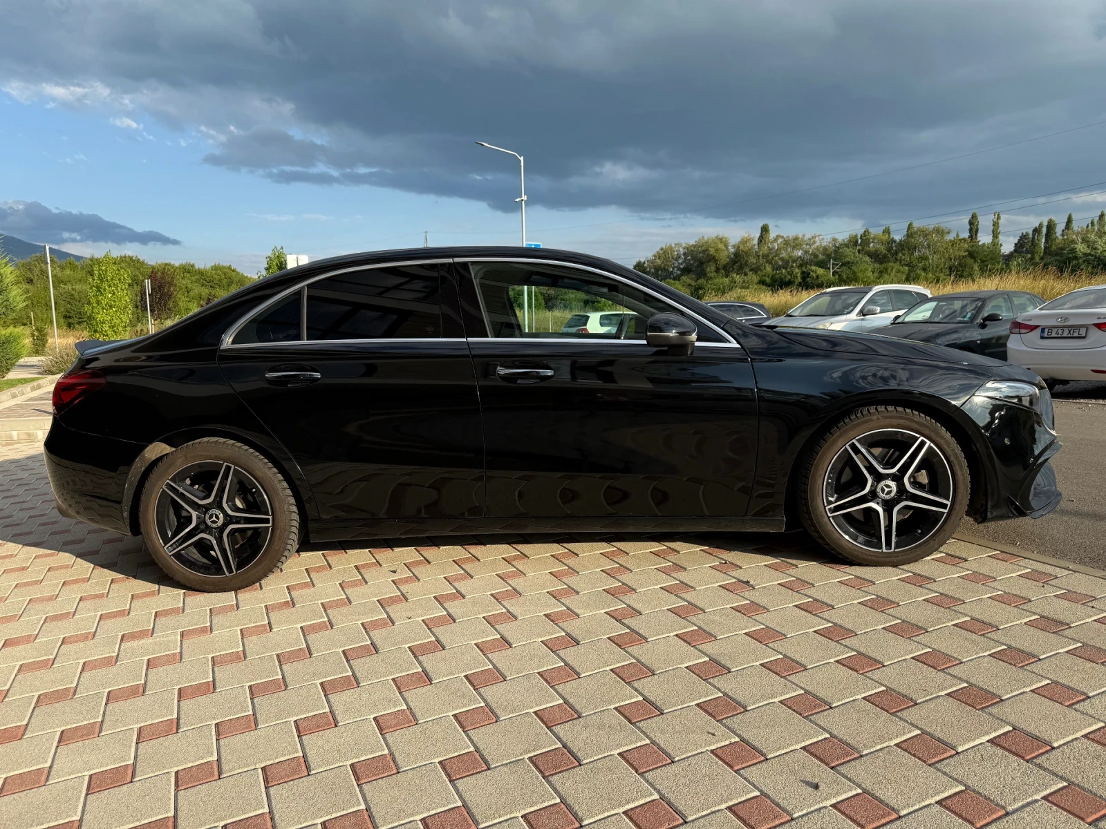 Mercedes-Benz A 220 AMG Line, Keyless go, 4matic, Panorama, Camera - изображение 6