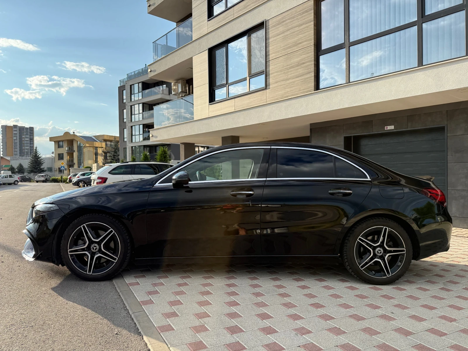 Mercedes-Benz A 220 AMG Line, Keyless go, 4matic, Panorama, Camera - изображение 7