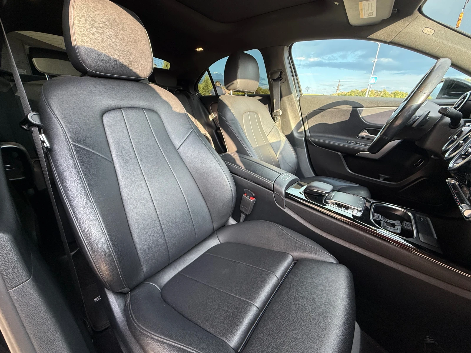 Mercedes-Benz A 220 AMG Line, Keyless go, 4matic, Panorama, Camera - изображение 9