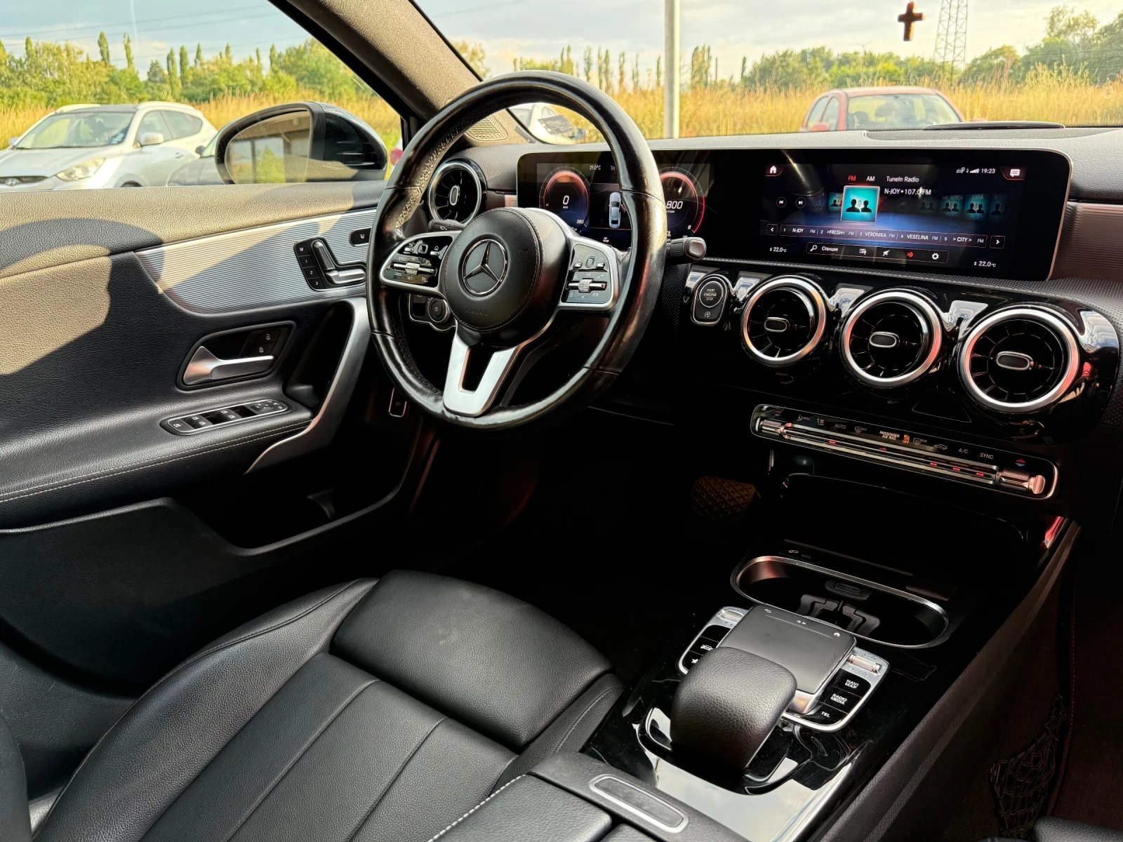 Mercedes-Benz A 220 AMG Line, Keyless go, 4matic, Panorama, Camera - изображение 10