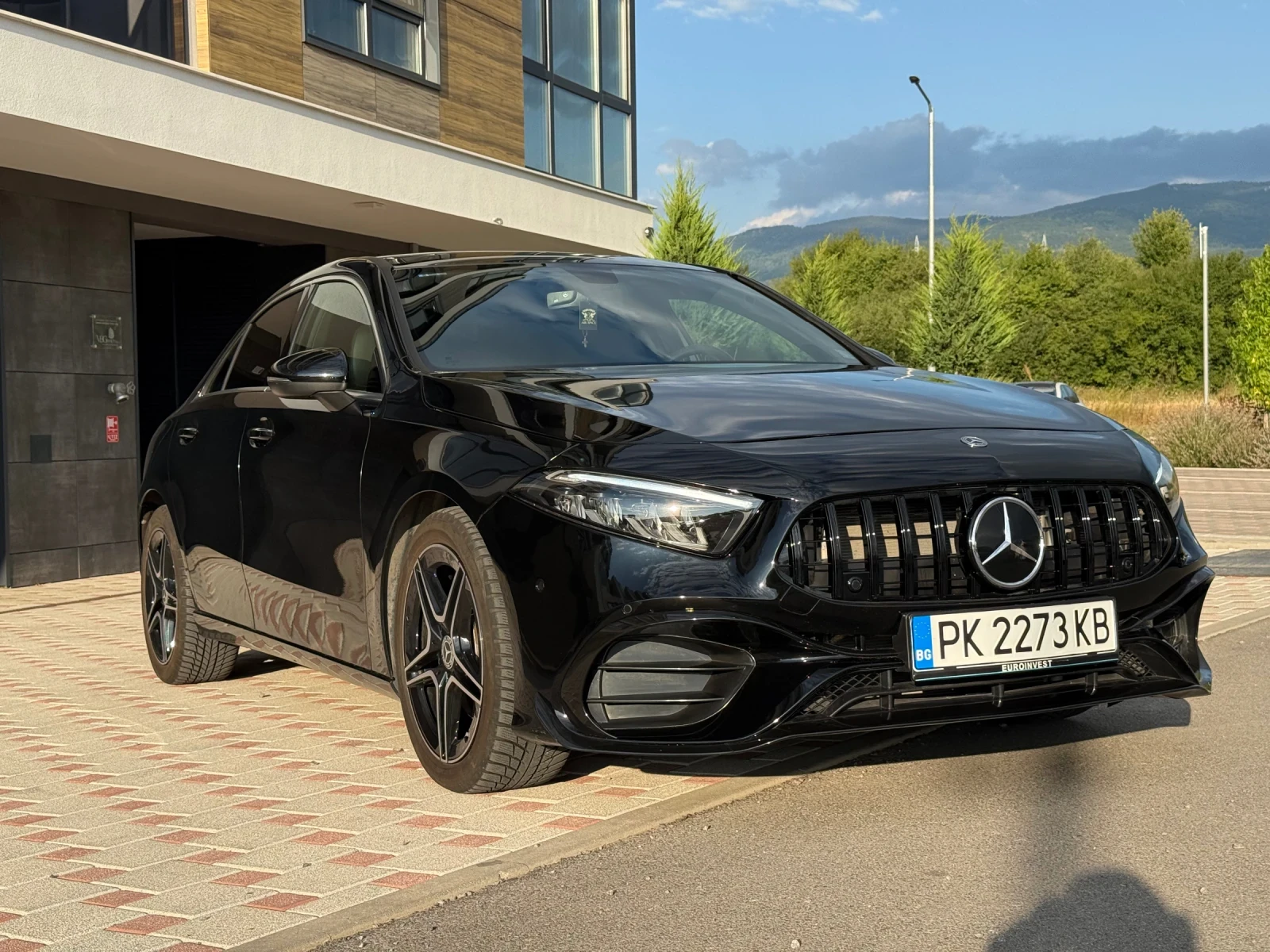 Mercedes-Benz A 220 AMG Line, Keyless go, 4matic, Panorama, Camera - изображение 3