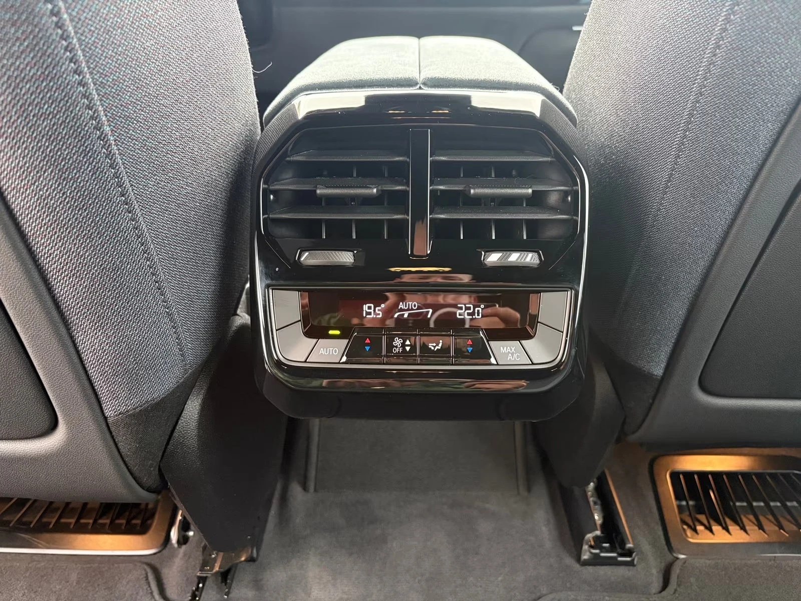 BMW iX xDrive40/326HP/M-SPORT/HUD/MEMO/360/NAVI/473g | Mobile.bg   12