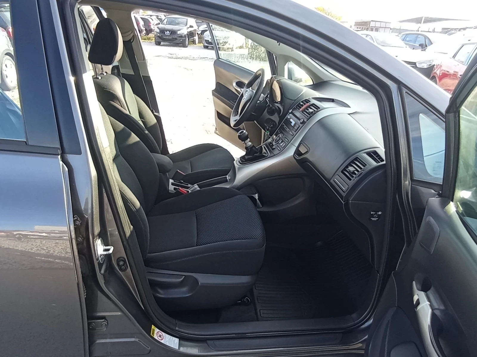 Toyota Auris 2.0D4D, 126кс - изображение 6