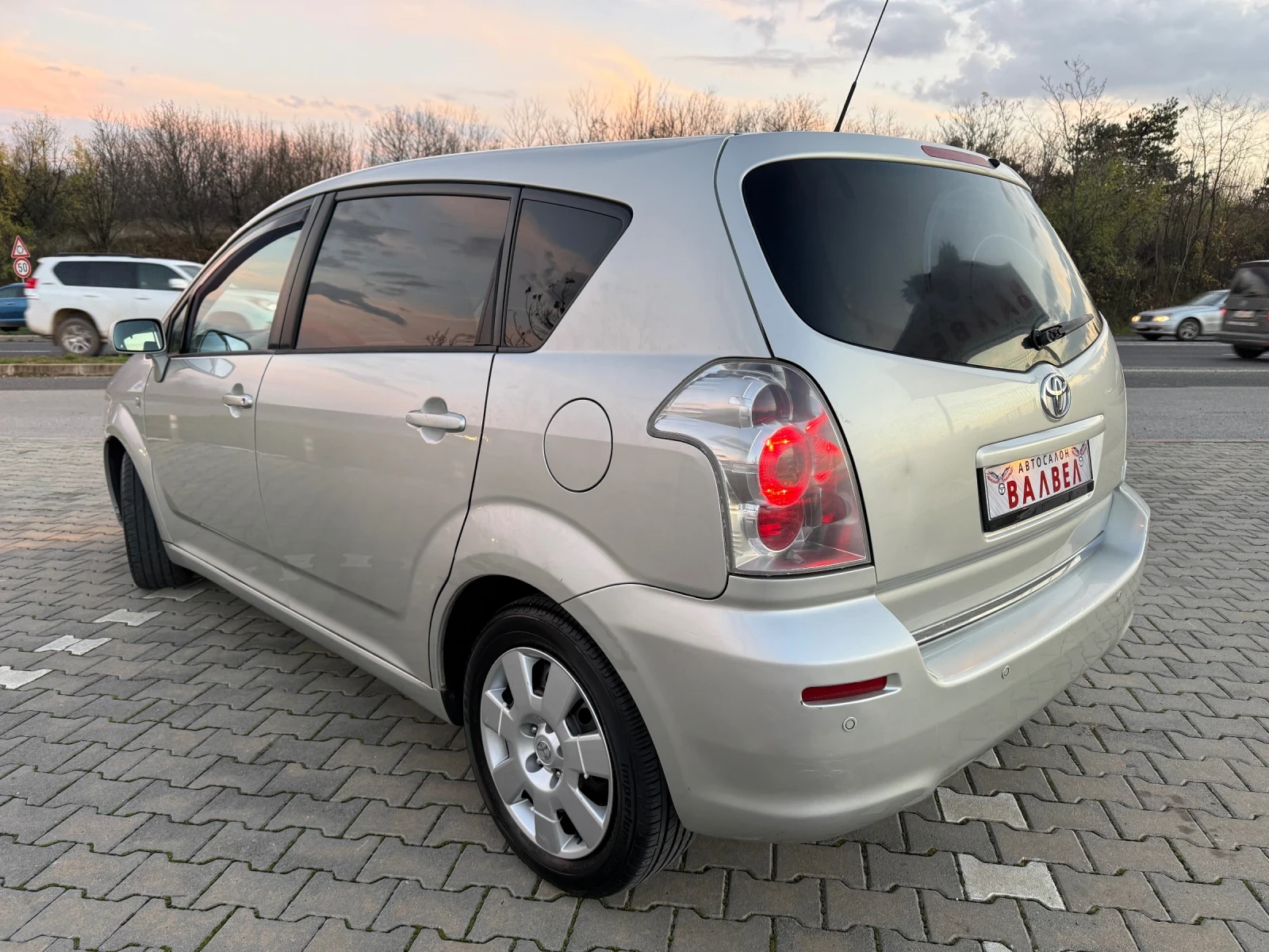 Toyota Corolla verso * 2.2D4D* 136HP* CLIMA* РЕГИСТРИРАНА*  - изображение 6