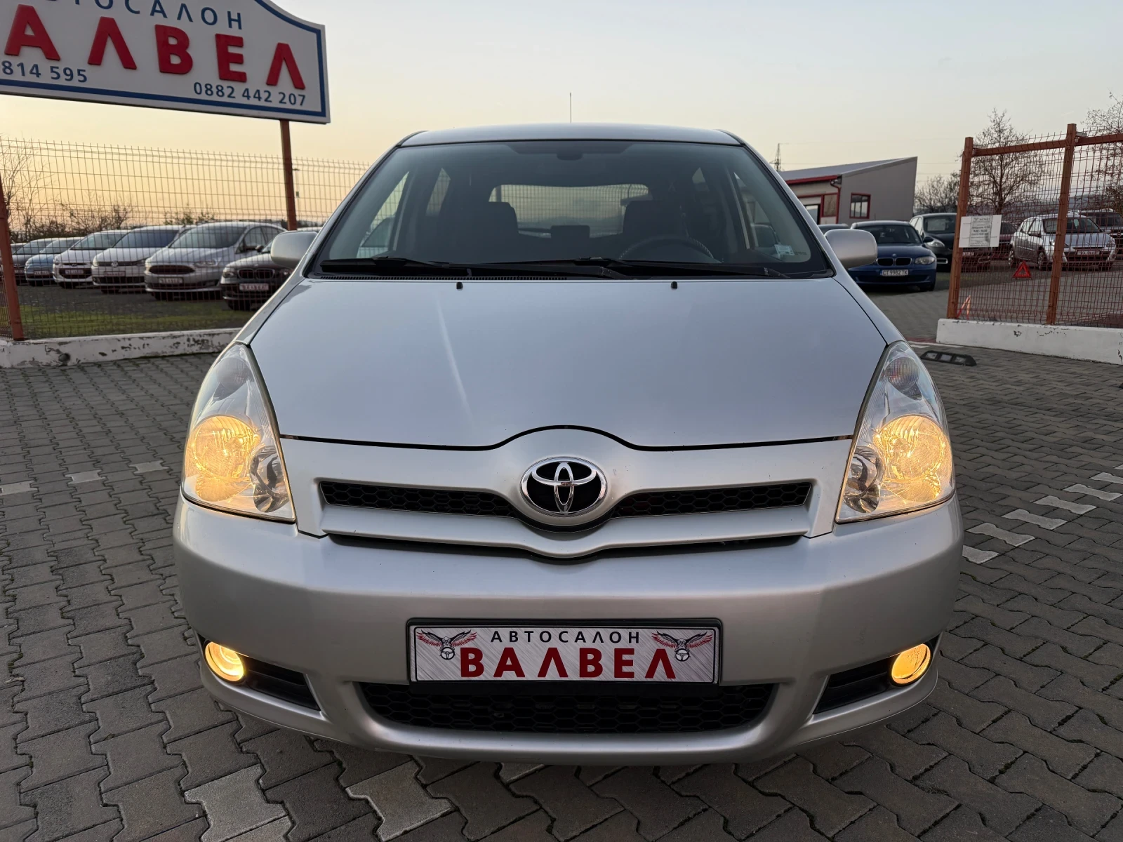 Toyota Corolla verso * 2.2D4D* 136HP* CLIMA* РЕГИСТРИРАНА*  - изображение 2
