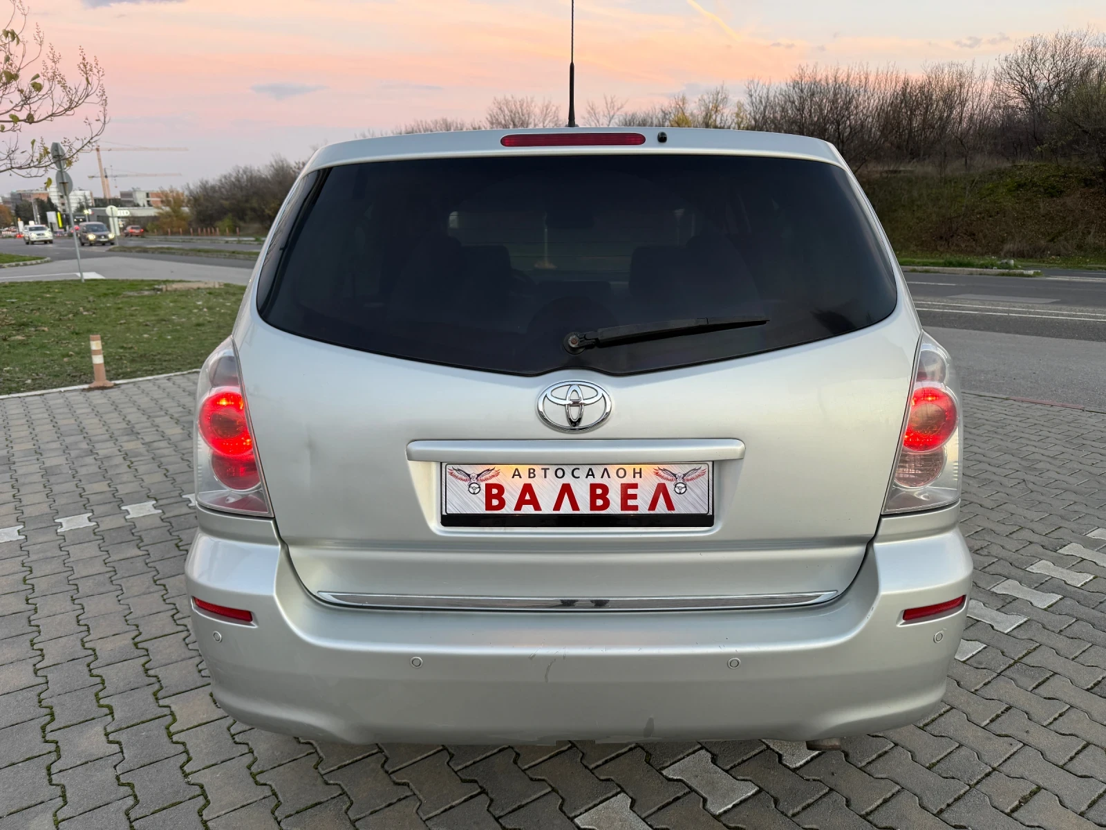 Toyota Corolla verso * 2.2D4D* 136HP* CLIMA* РЕГИСТРИРАНА*  - изображение 5