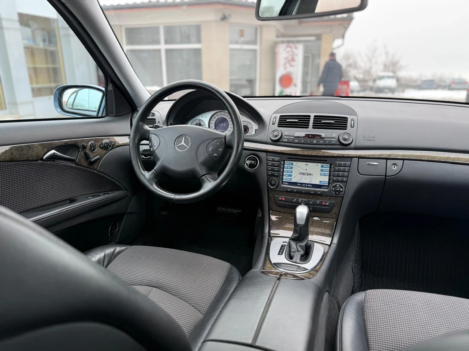 Mercedes-Benz E 320 Avantgarde* Памет* Шибидах - изображение 10