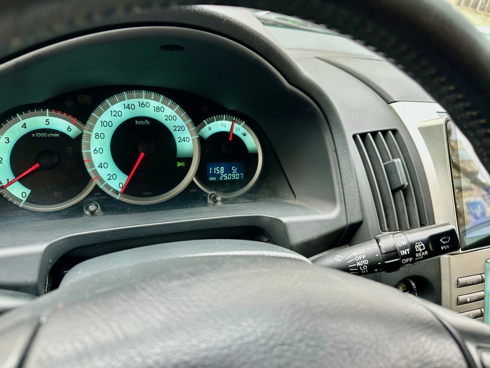 Toyota Corolla verso  - изображение 7