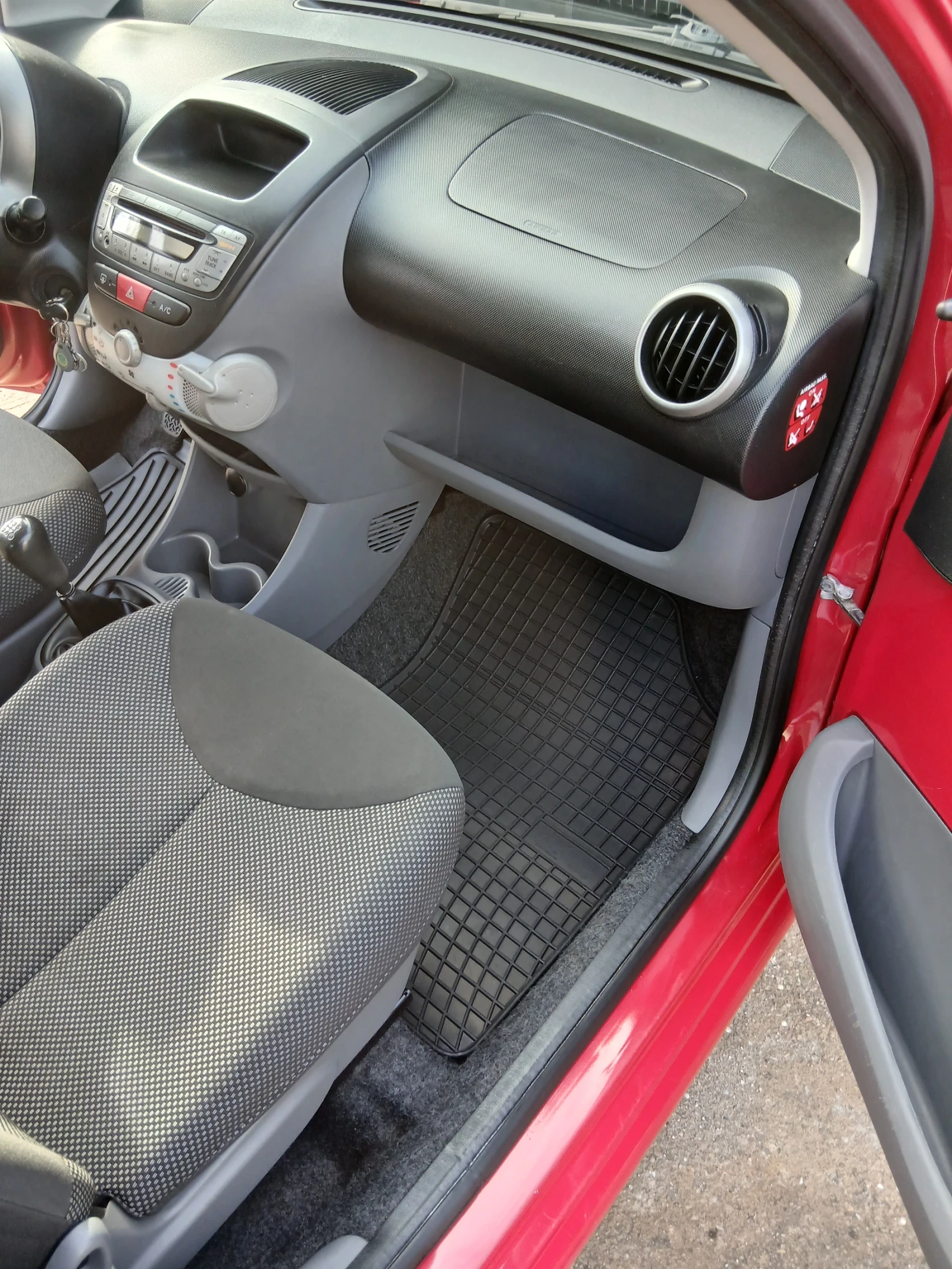 Toyota Aygo, снимка 9 - Автомобили и джипове - 53965643