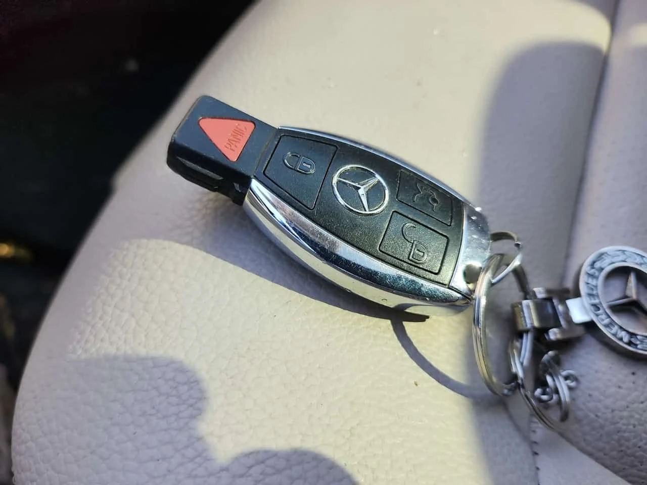 Mercedes-Benz E 300 * CARFAX * ЦЕНА ДО БГ, снимка 9 - Автомобили и джипове - 54081910