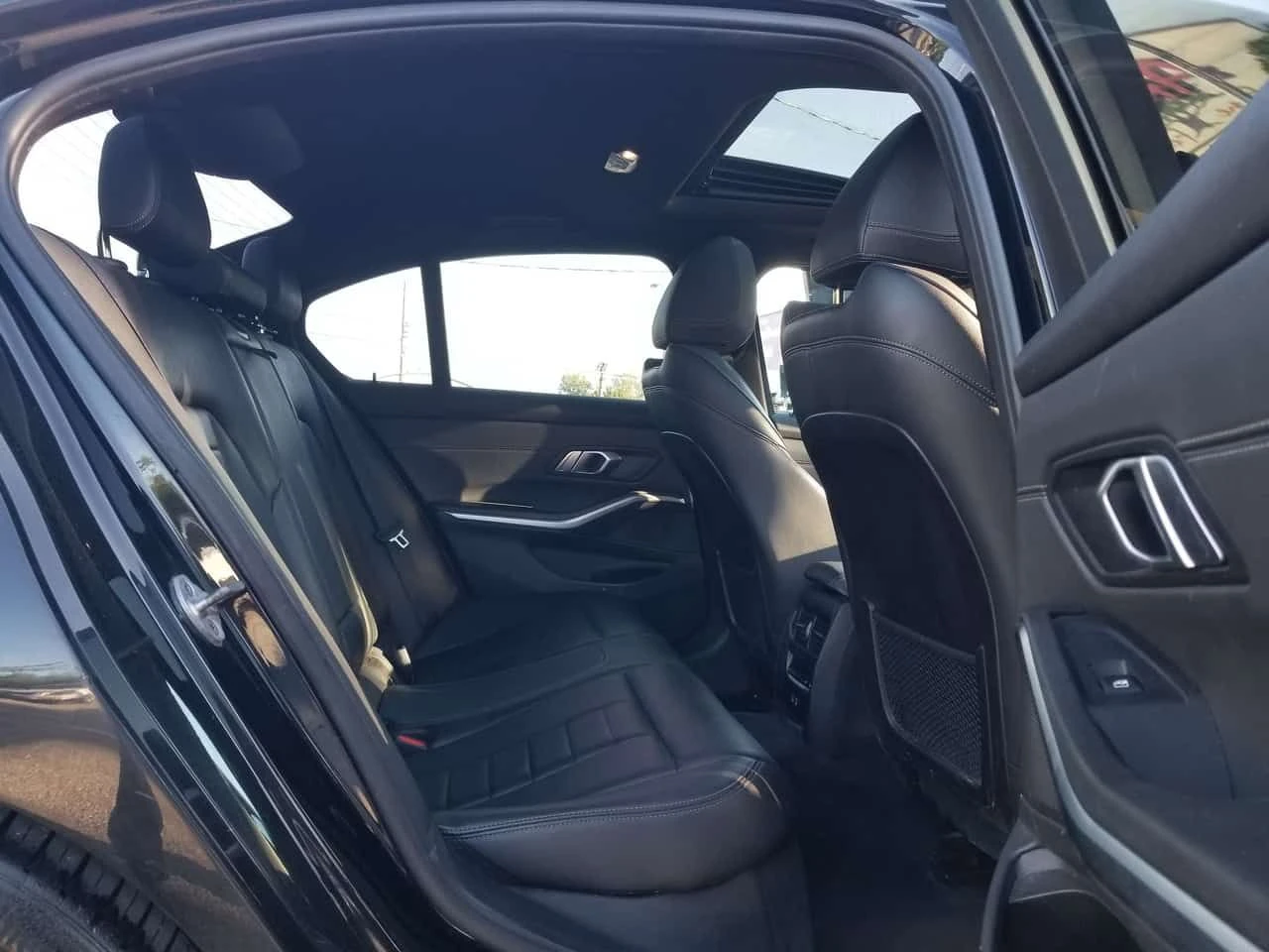 BMW 330 * M SPORT| NAV| CAMERA/SENSORS| WIRE LESS CHARGER|, снимка 5 - Автомобили и джипове - 55080923