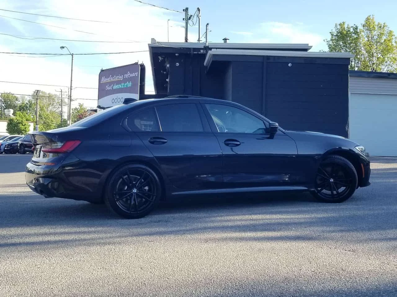 BMW 330 * M SPORT| NAV| CAMERA/SENSORS| WIRE LESS CHARGER|, снимка 3 - Автомобили и джипове - 55080923