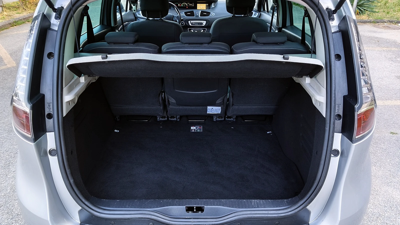 Renault Scenic 1.6i Face 122000km, снимка 14 - Автомобили и джипове - 55315328