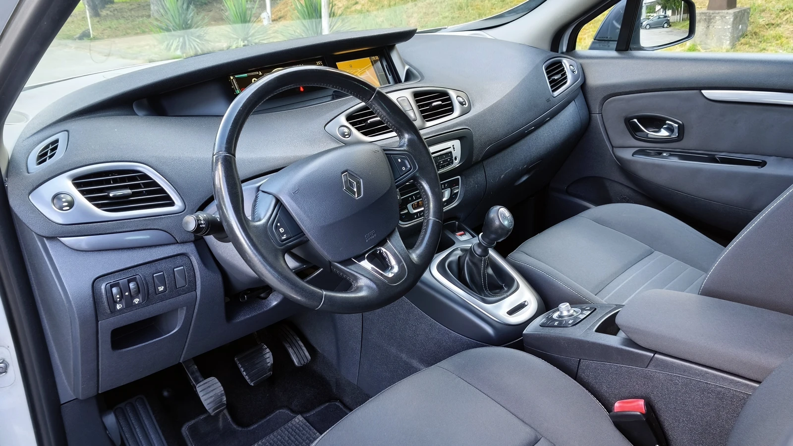 Renault Scenic 1.6i Face 122000km, снимка 8 - Автомобили и джипове - 55315328
