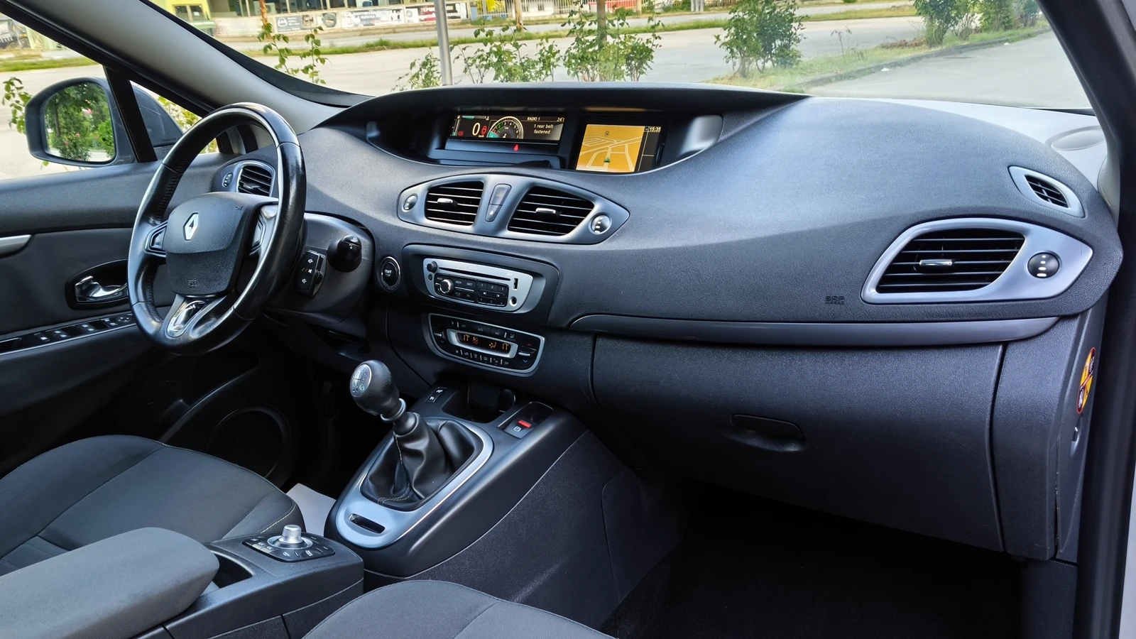 Renault Scenic 1.6i Face 122000km, снимка 9 - Автомобили и джипове - 55315328
