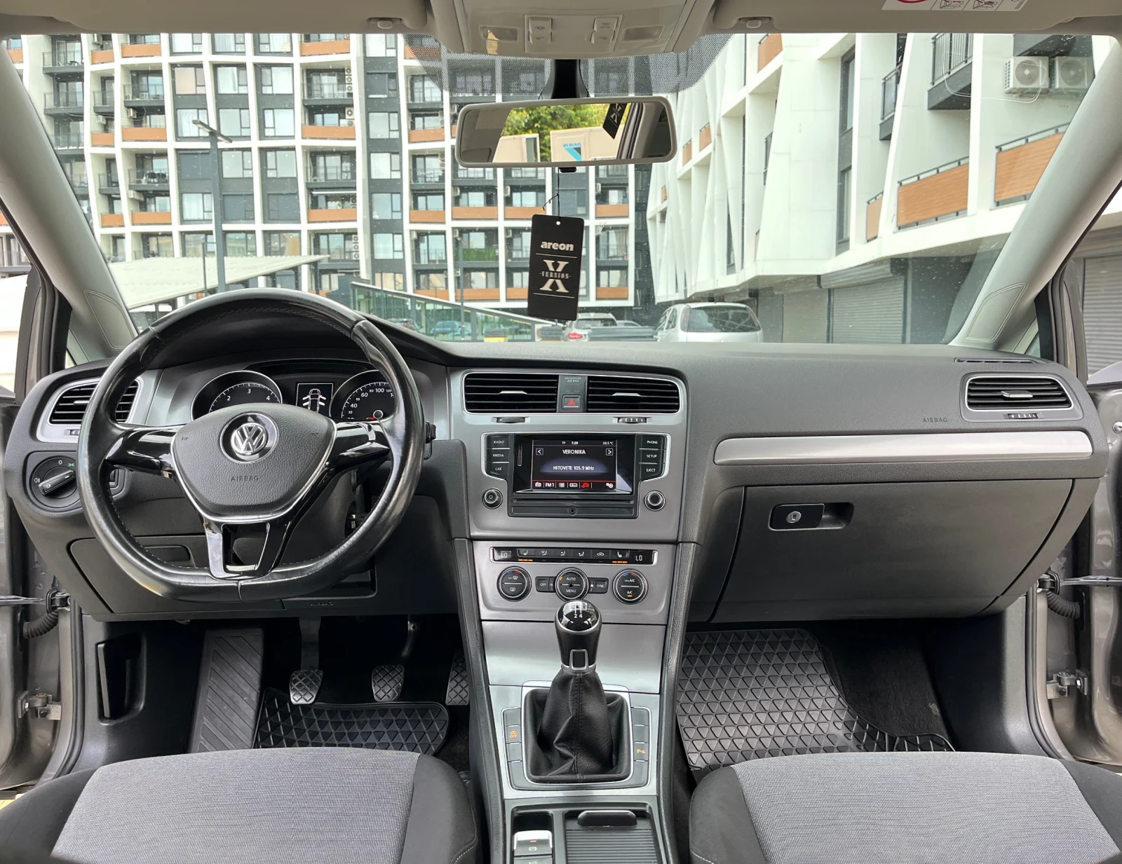 VW Golf Variant 1.6TDI/2016Г, снимка 12 - Автомобили и джипове - 55390664