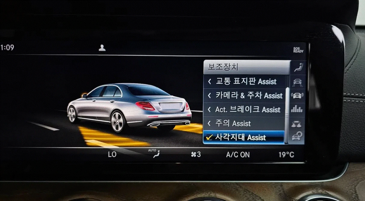 Mercedes-Benz E 220 D * AMG LINE * ПАНОРАМА * AMBIENT * , снимка 13 - Автомобили и джипове - 55566494