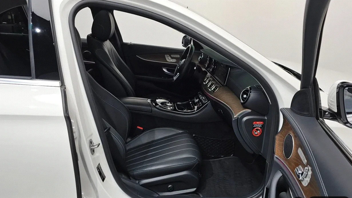 Mercedes-Benz E 220 D * AMG LINE * ПАНОРАМА * AMBIENT * , снимка 7 - Автомобили и джипове - 55566494