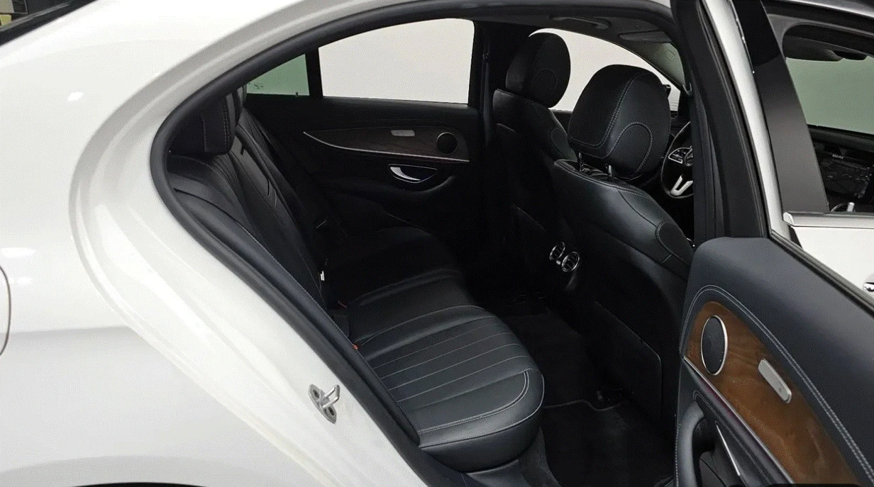 Mercedes-Benz E 220 D * AMG LINE * ПАНОРАМА * AMBIENT * , снимка 12 - Автомобили и джипове - 55566494