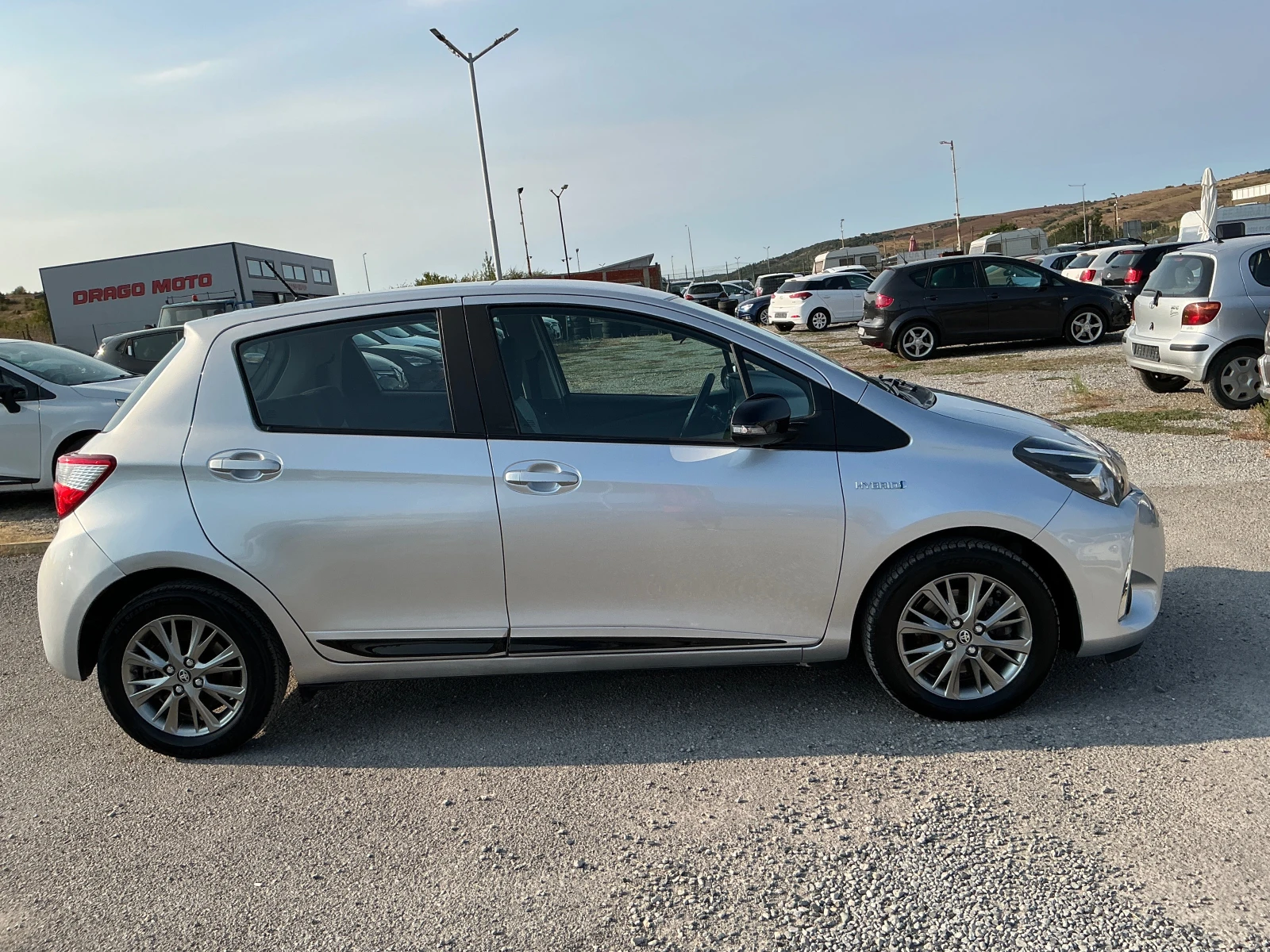Toyota Yaris 1.5 HYBRID, снимка 5 - Автомобили и джипове - 55970100