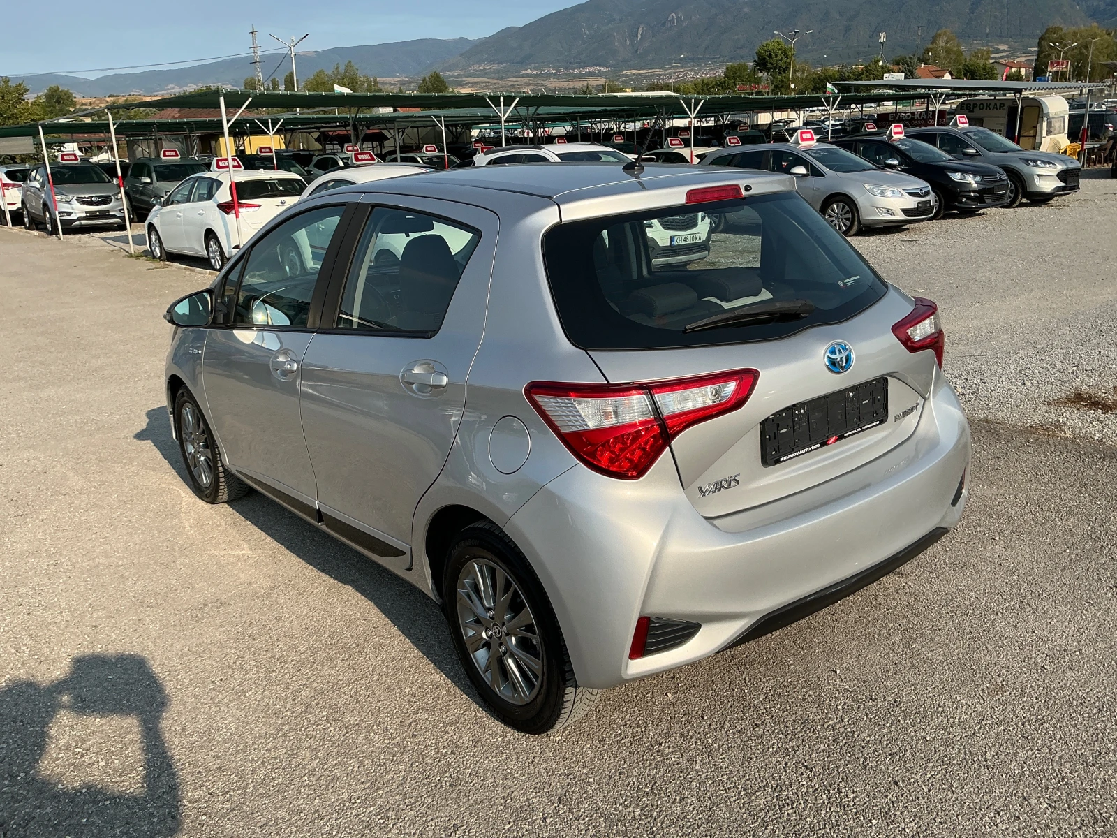 Toyota Yaris 1.5 HYBRID, снимка 6 - Автомобили и джипове - 55970100