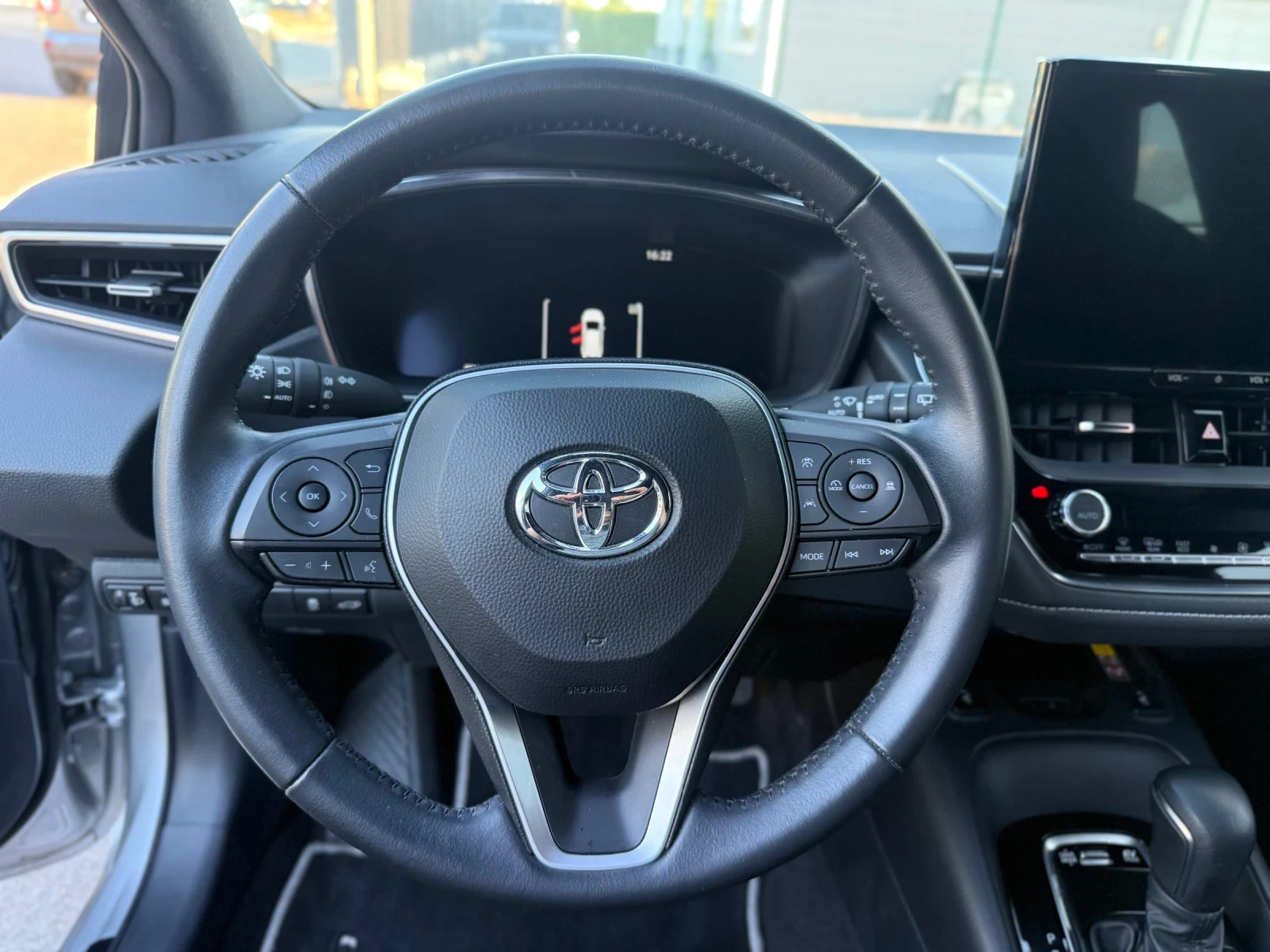 Toyota Corolla 1.8 Hybrid Active , снимка 9 - Автомобили и джипове - 56107599