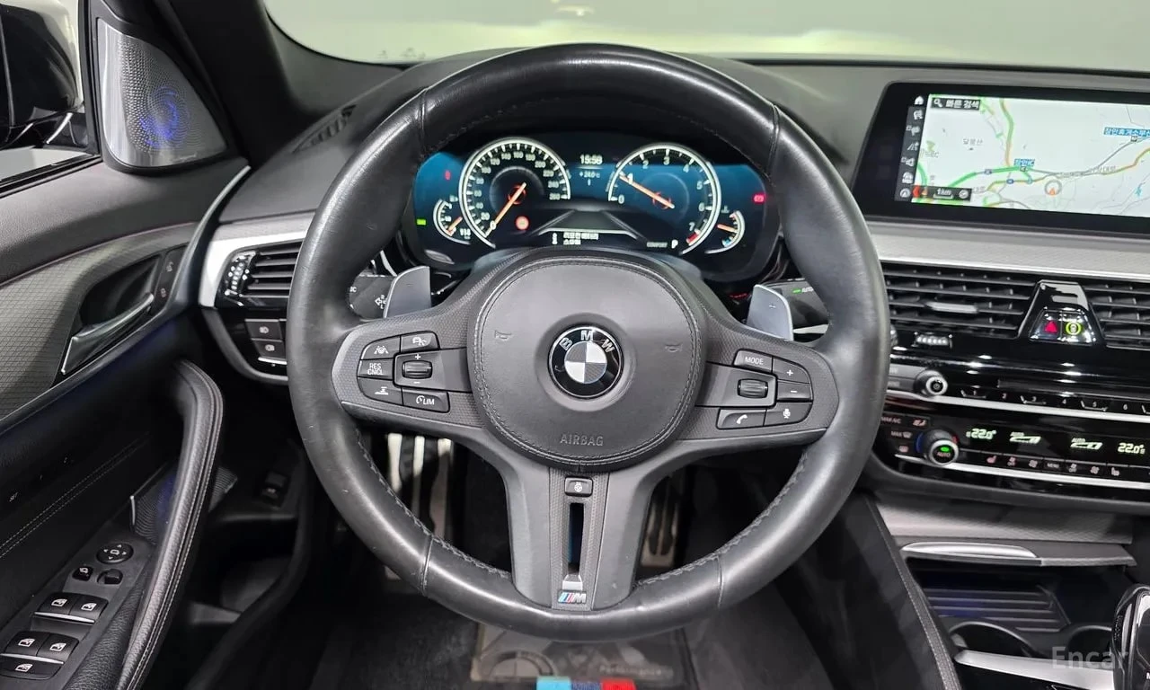 BMW 530 / ДИСТРОНИК / ДИГИТАЛЕН КЛЮЧ / ХЕД-ЪП / АВТОКРЕДИТ, снимка 13 - Автомобили и джипове - 56118501