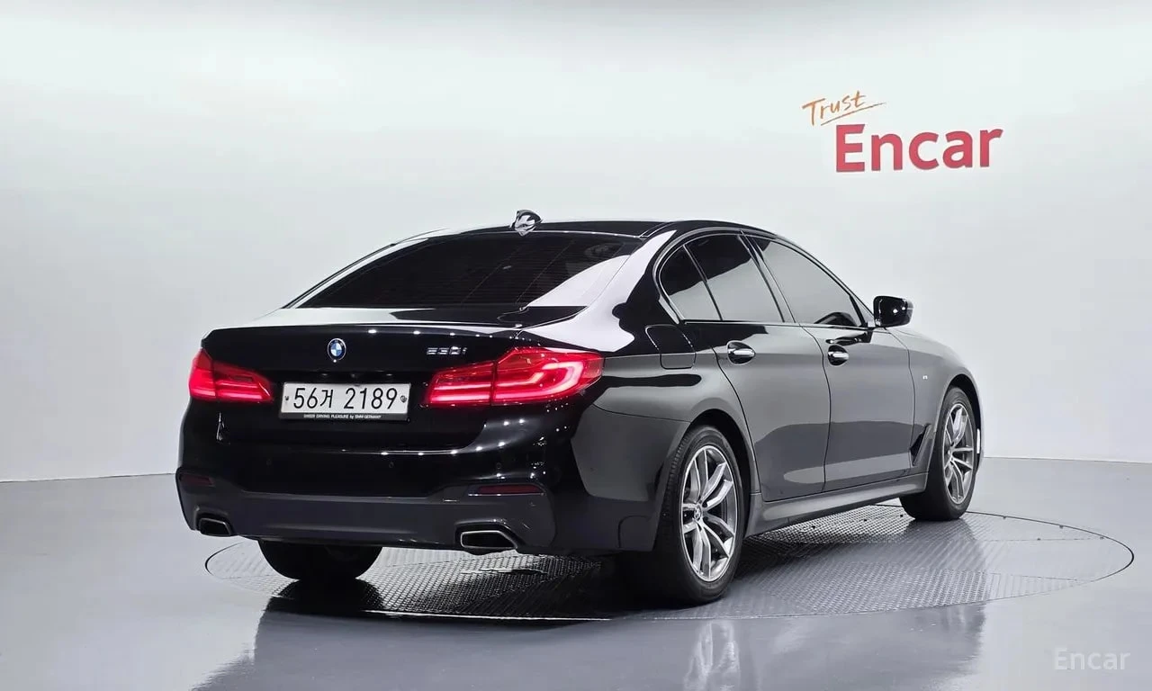 BMW 530 / ДИСТРОНИК / ДИГИТАЛЕН КЛЮЧ / ХЕД-ЪП / АВТОКРЕДИТ, снимка 2 - Автомобили и джипове - 56118501