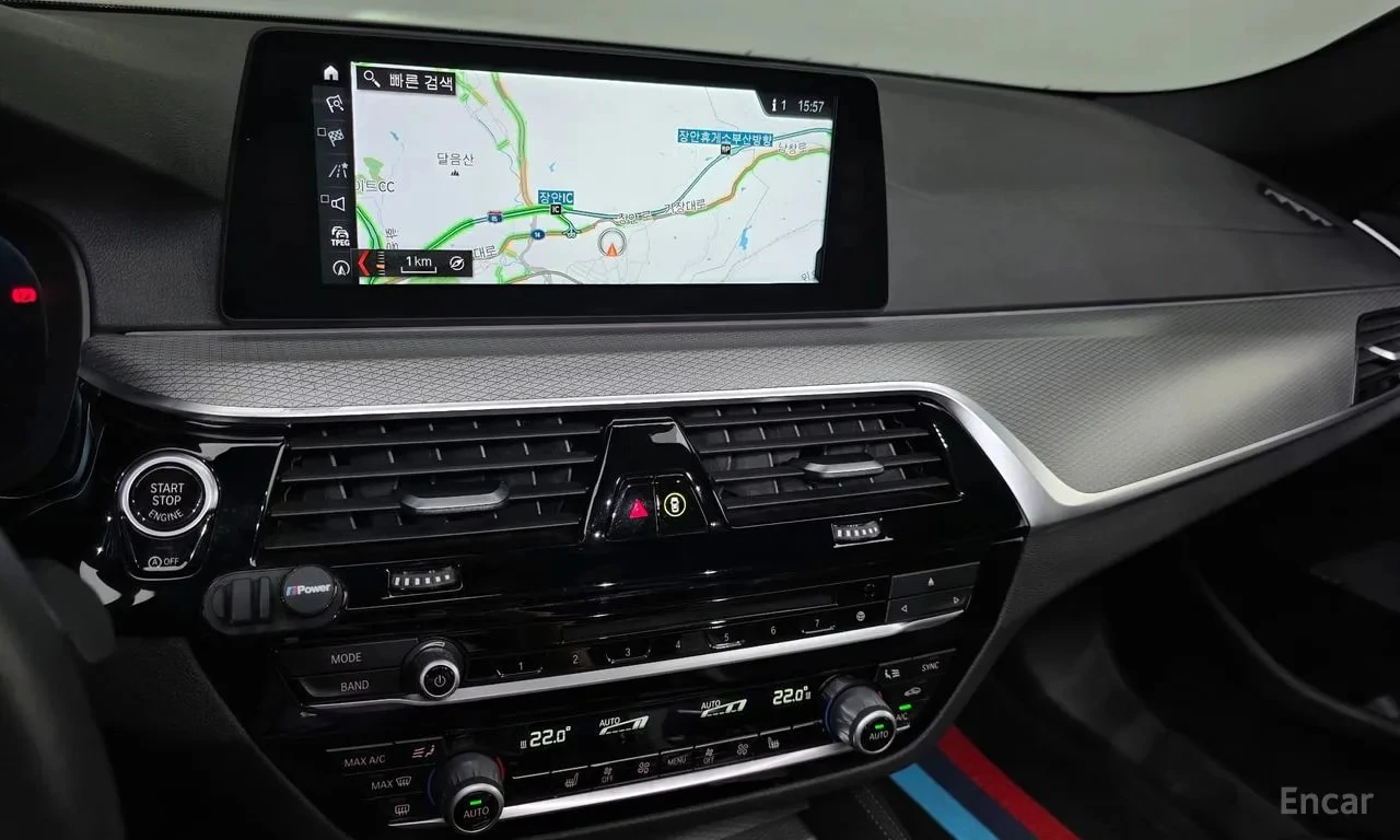 BMW 530 / ДИСТРОНИК / ДИГИТАЛЕН КЛЮЧ / ХЕД-ЪП / АВТОКРЕДИТ, снимка 14 - Автомобили и джипове - 56118501