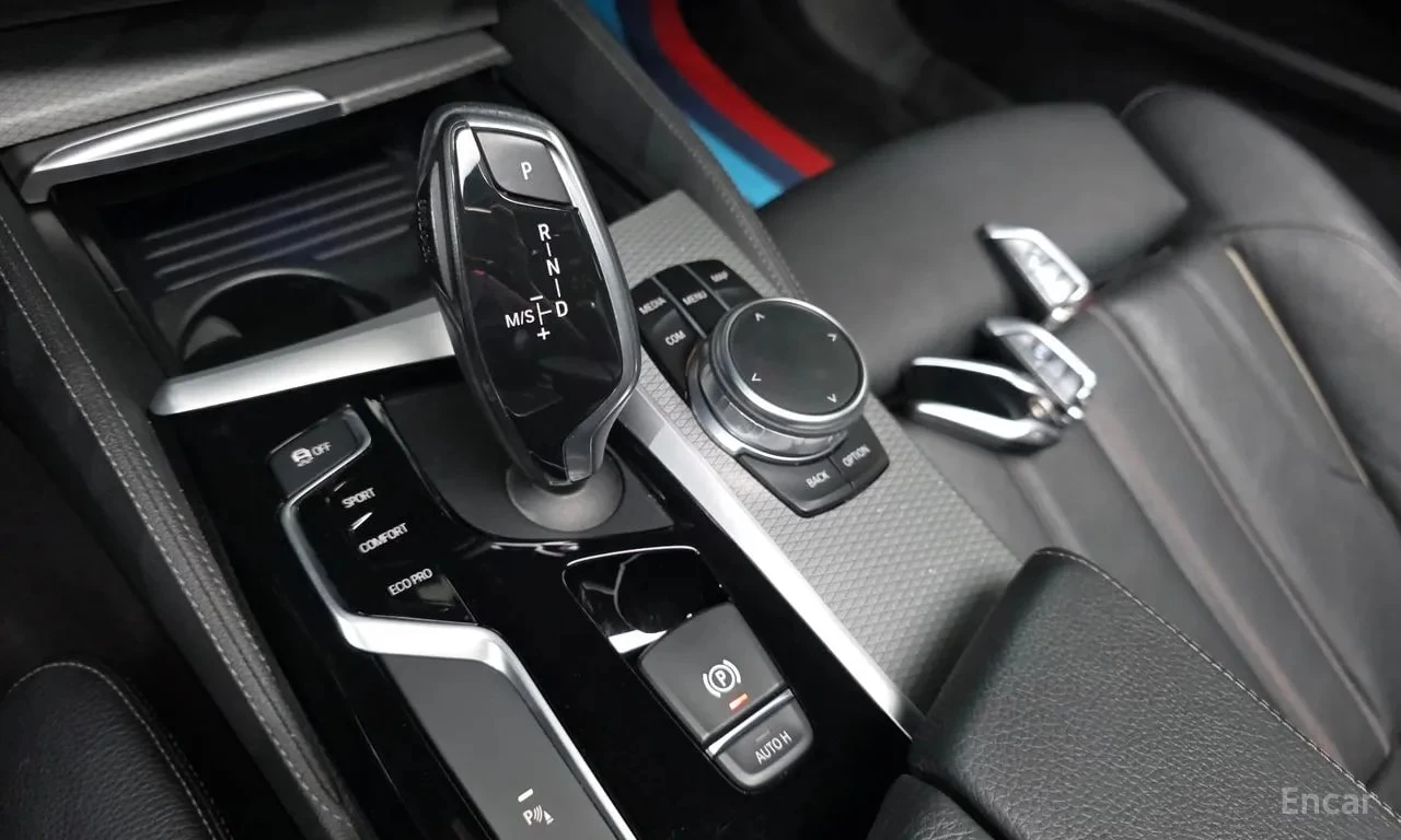 BMW 530 / ДИСТРОНИК / ДИГИТАЛЕН КЛЮЧ / ХЕД-ЪП / АВТОКРЕДИТ, снимка 9 - Автомобили и джипове - 56118501