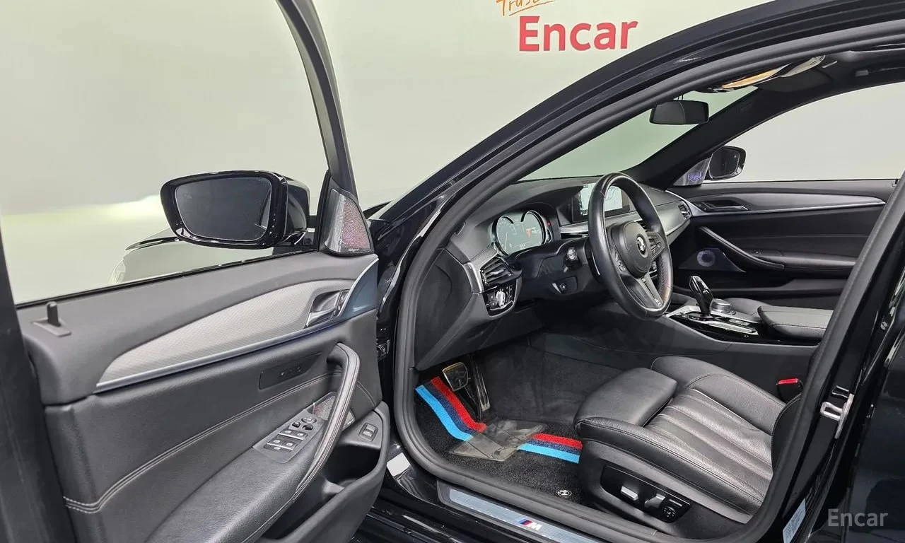 BMW 530 / ДИСТРОНИК / ДИГИТАЛЕН КЛЮЧ / ХЕД-ЪП / АВТОКРЕДИТ, снимка 10 - Автомобили и джипове - 56118501