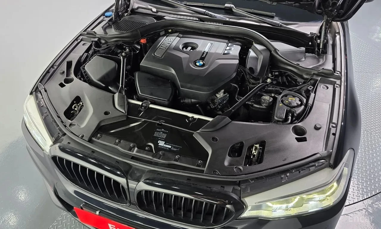 BMW 530 / ДИСТРОНИК / ДИГИТАЛЕН КЛЮЧ / ХЕД-ЪП / АВТОКРЕДИТ, снимка 6 - Автомобили и джипове - 56118501