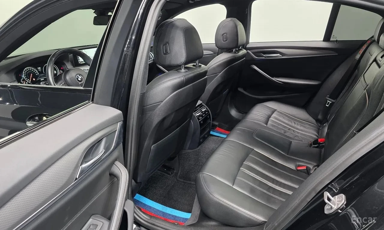 BMW 530 / ДИСТРОНИК / ДИГИТАЛЕН КЛЮЧ / ХЕД-ЪП / АВТОКРЕДИТ, снимка 12 - Автомобили и джипове - 56118501