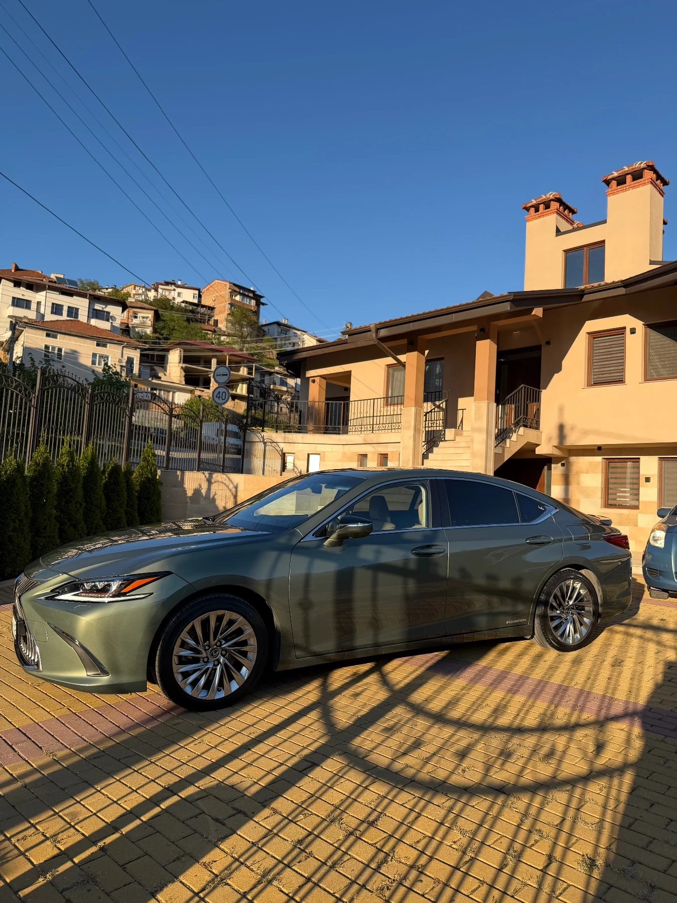 Lexus ES, снимка 7 - Автомобили и джипове - 56125373
