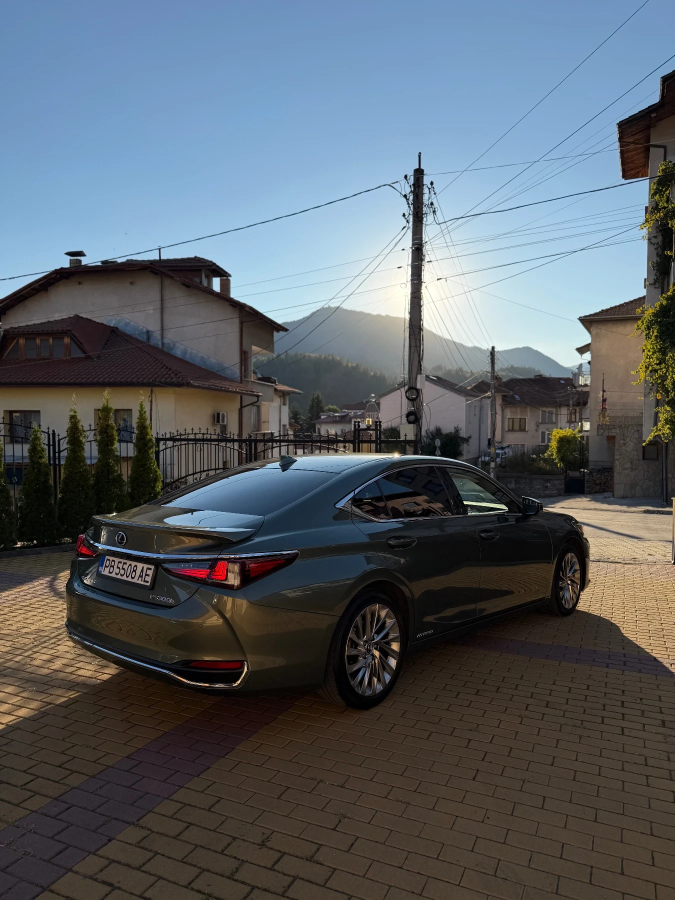 Lexus ES, снимка 4 - Автомобили и джипове - 56125373
