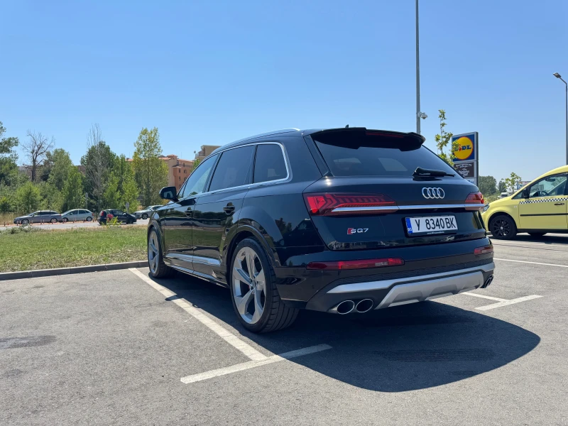 Audi SQ7 Завиващ заден мост Нощно Head-Up Всички асистенти, снимка 2 - Автомобили и джипове - 52452454